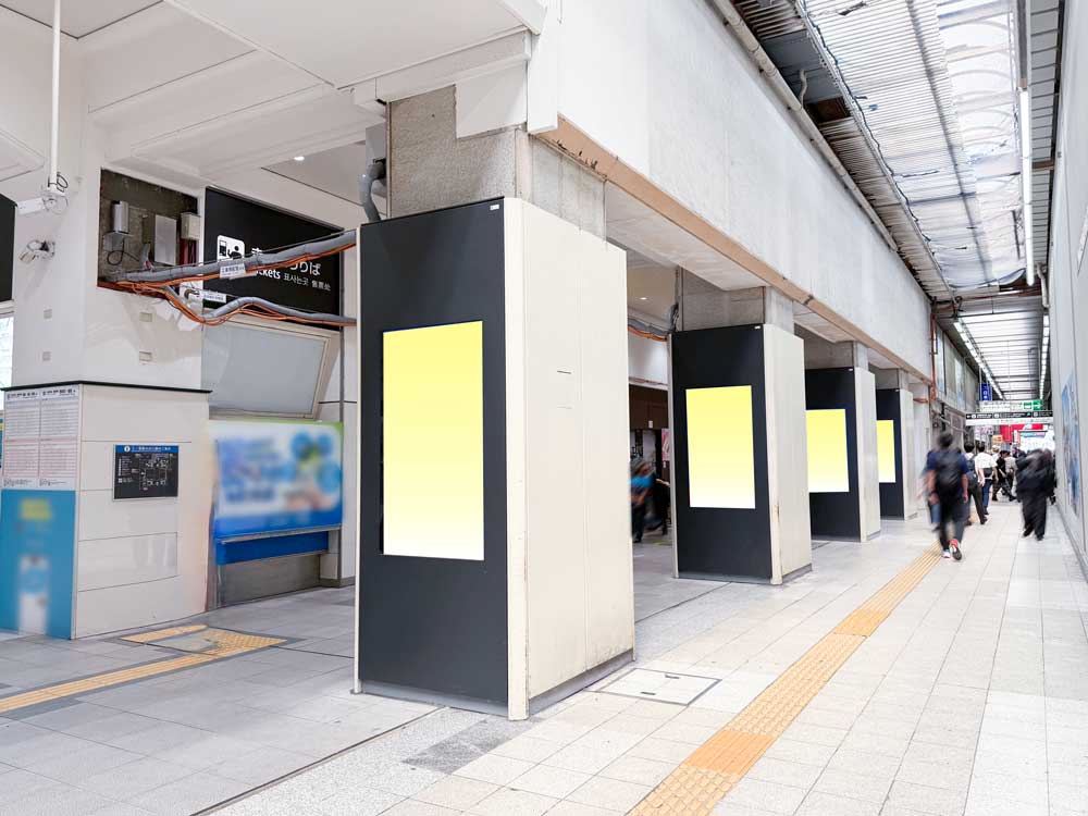 三ノ宮駅東西通路DS8